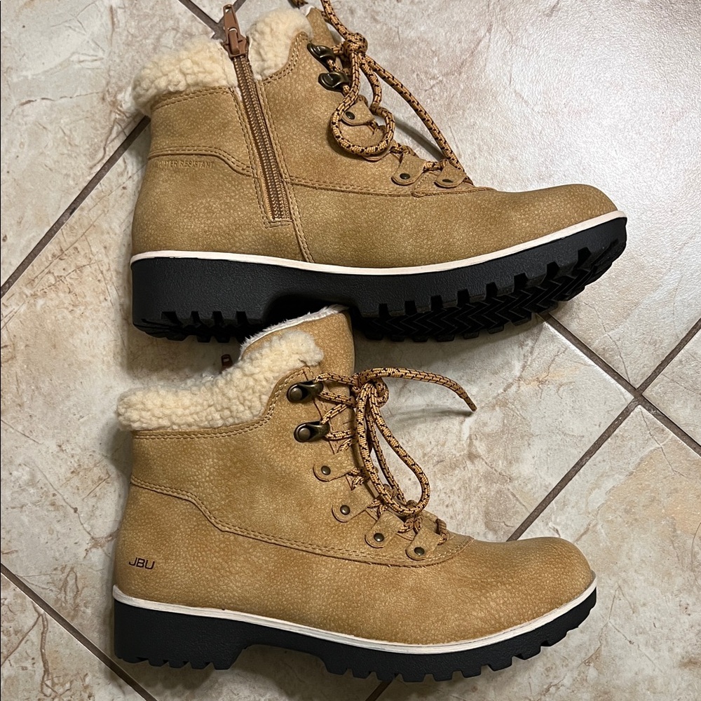 JBU Women's Tan Winter Boots with Black Soles Size 6 - Picture 13 of 14